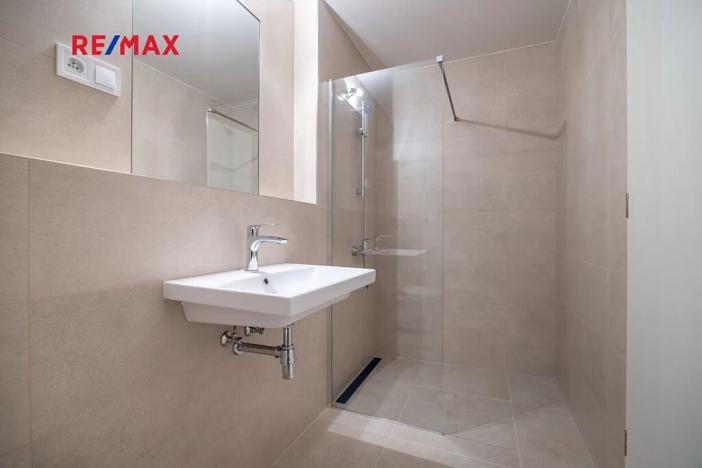 Prodej bytu 2+kk, Praha - Hrdlořezy, Českobrodská, 57 m2