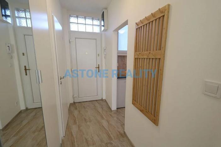 Pronájem bytu 2+kk, Praha - Libeň, U školičky, 43 m2