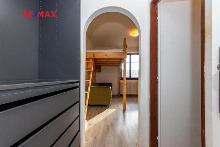 Prodej bytu 1+kk, Praha - Hlubočepy, Pod Žvahovem, 17 m2