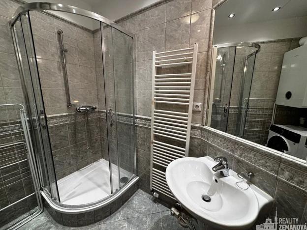 Pronájem bytu 1+kk, Praha - Vinohrady, 42 m2