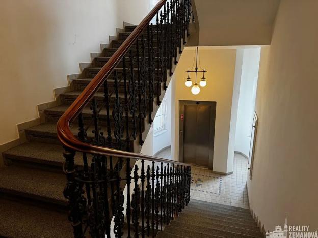 Pronájem bytu 1+kk, Praha - Vinohrady, 42 m2