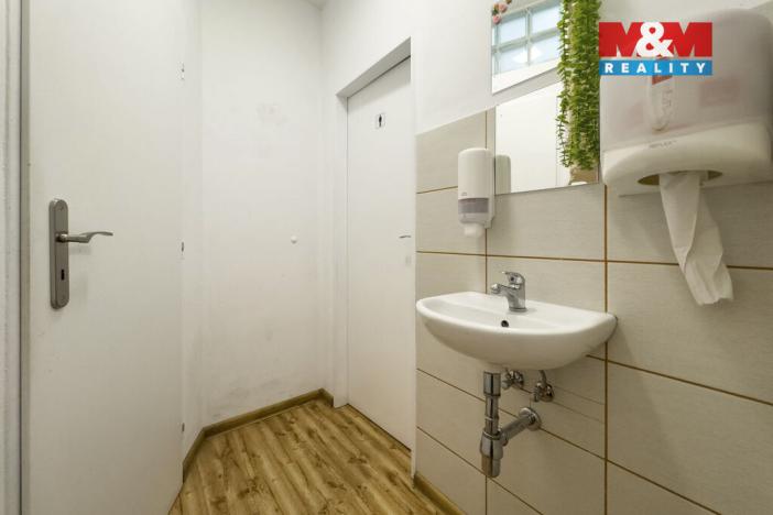 Prodej obchodního prostoru, Praha - Vršovice, Kubánské náměstí, 133 m2