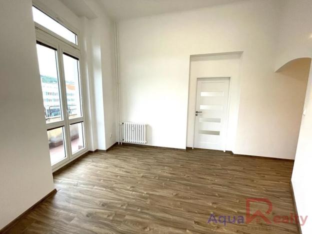 Pronájem bytu 1+1, Karlovy Vary, nábřeží Jana Palacha, 58 m2