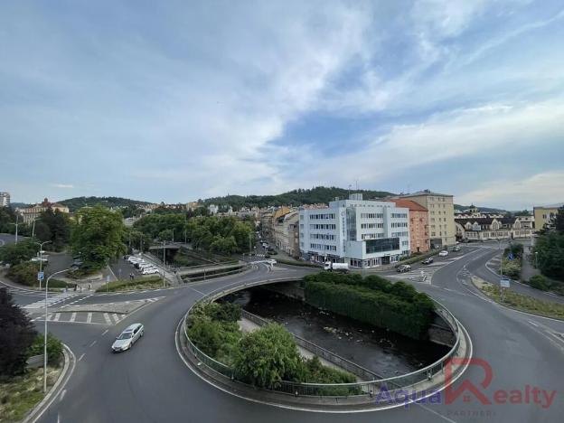 Pronájem bytu 1+1, Karlovy Vary, nábřeží Jana Palacha, 58 m2