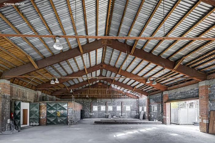 Prodej výrobních prostor, Kladno, Huťská, 1000 m2