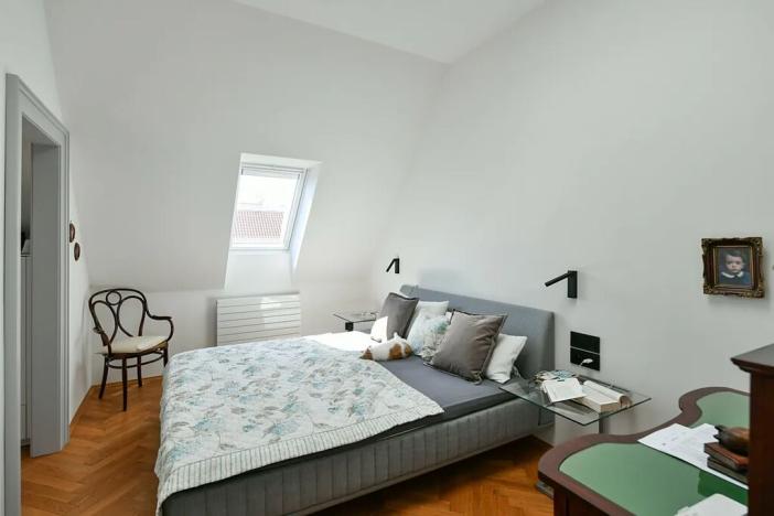 Prodej atypického bytu, Praha, Valentinská, 108 m2