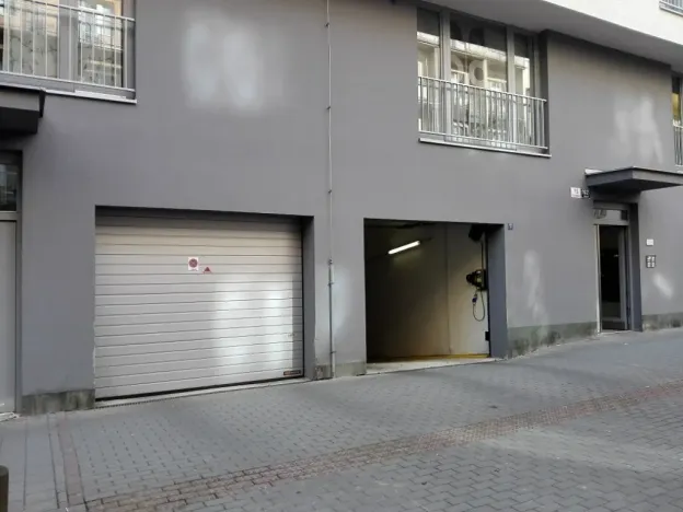 Pronájem garážového stání, Brno, Cihlářská, 18 m2