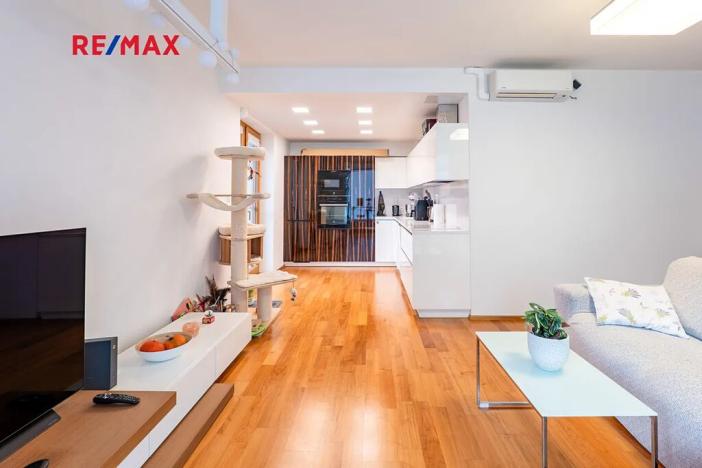 Pronájem bytu 2+kk, Praha - Holešovice, Komunardů, 68 m2