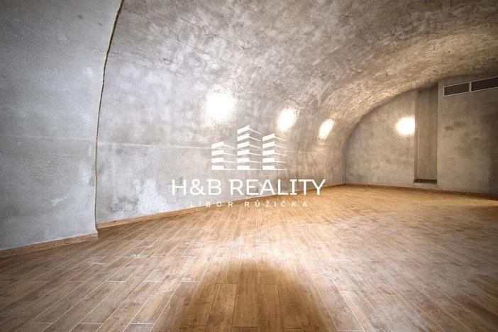 Pronájem obchodního prostoru, Praha - Malá Strana, Malostranské náměstí, 210 m2