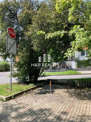 Prodej garážového stání, Praha - Motol, Kudrnova, 15 m2