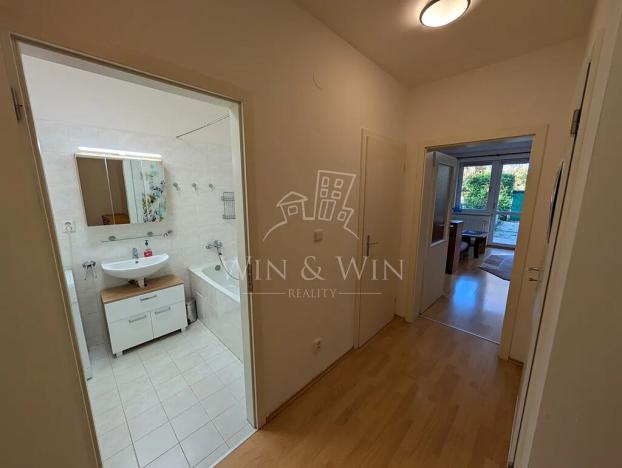 Pronájem bytu 1+kk, Praha - Běchovice, Českobrodská, 83 m2