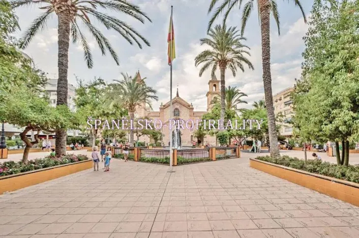 Prodej vícegeneračního domu, Torrevieja, Španělsko, 91 m2