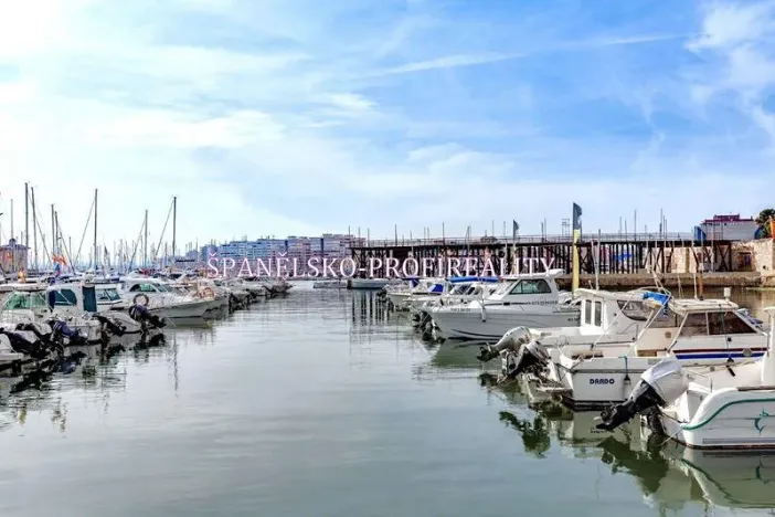 Prodej vícegeneračního domu, Torrevieja, Španělsko, 91 m2