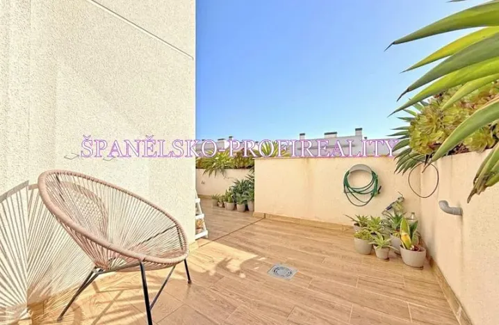 Prodej vily, Torrevieja, Španělsko, 100 m2