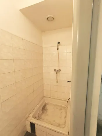 Pronájem výrobních prostor, Hradec Králové, Bieblova, 1500 m2