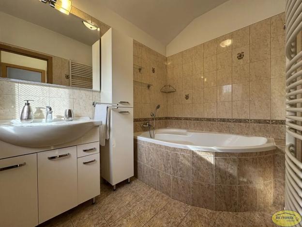 Pronájem rodinného domu, Kroměříž, Vinohrádky, 136 m2