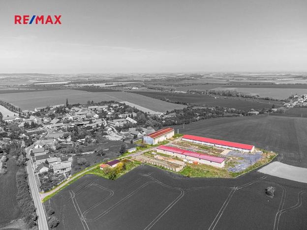 Pronájem výrobních prostor, Dolní Chvatliny, 3690 m2