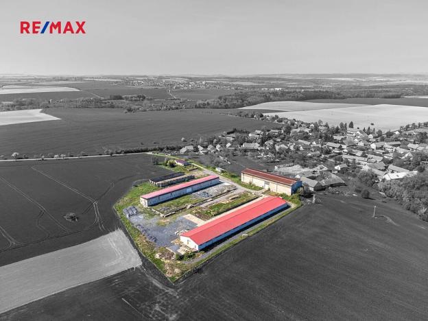 Pronájem výrobních prostor, Dolní Chvatliny, 3690 m2