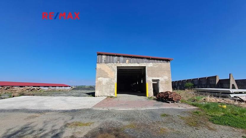 Pronájem skladu, Dolní Chvatliny, 3690 m2
