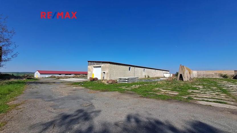 Prodej výrobních prostor, Dolní Chvatliny, 3690 m2