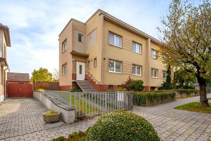 Prodej rodinného domu, Hustopeče, Komenského, 208 m2