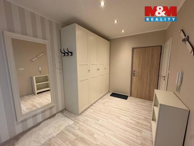 Pronájem bytu 2+1, Praha, Zárubova, 62 m2