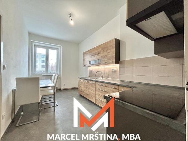 Pronájem bytu 2+1, Náchod, Husovo náměstí, 70 m2