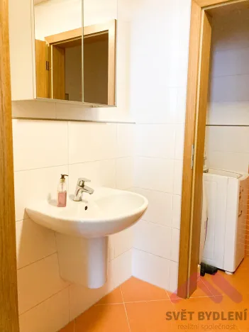 Pronájem bytu 1+kk, Praha - Hloubětín, Nademlejnská, 31 m2