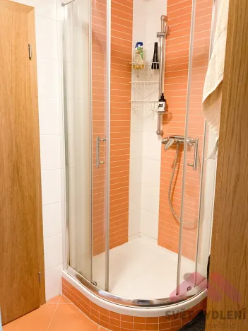 Pronájem bytu 1+kk, Praha - Hloubětín, Nademlejnská, 31 m2