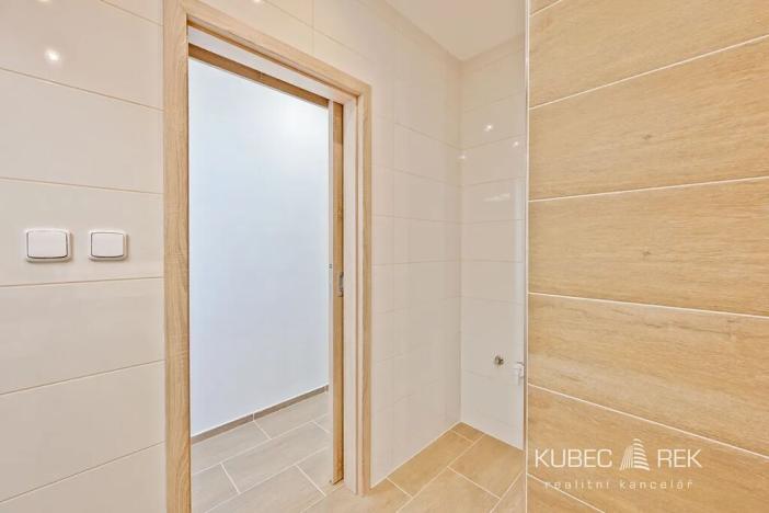 Prodej bytu 2+kk, Jindřichův Hradec, sídliště Vajgar, 43 m2