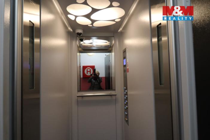 Pronájem bytu 1+kk, Ostrov, Kollárova, 21 m2