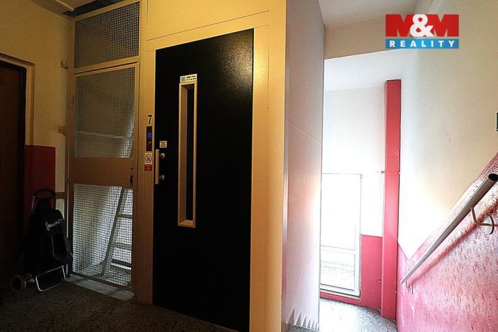 Pronájem bytu 1+kk, Ostrov, Kollárova, 21 m2