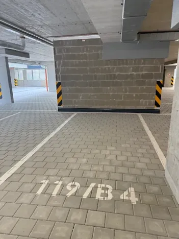 Prodej garážového stání, Praha, Návarovská, 13 m2