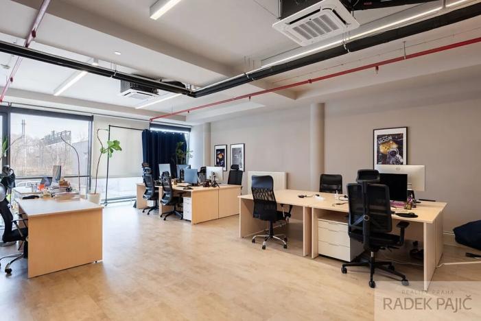 Prodej kanceláře, Brno, Pražákova, 211 m2