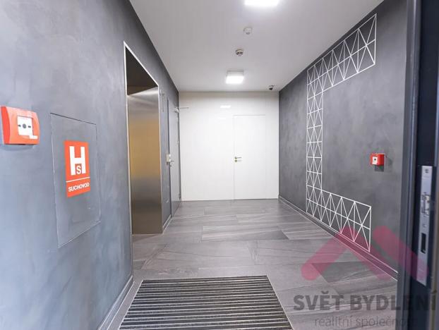 Pronájem kanceláře, Praha - Karlín, Sokolovská, 289 m2