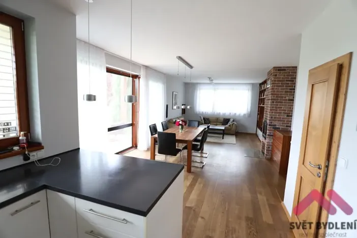 Pronájem rodinného domu, Praha - Dubeč, Kolocova, 221 m2