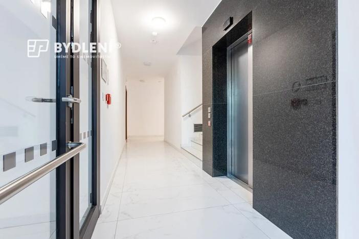 Pronájem bytu 2+kk, Teplice, Novoveská, 47 m2