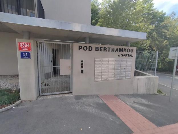 Pronájem bytu 2+kk, Praha - Smíchov, U Blaženky, 48 m2