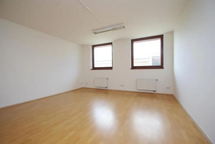 Pronájem kanceláře, Praha - Smíchov, Štefánikova, 63 m2