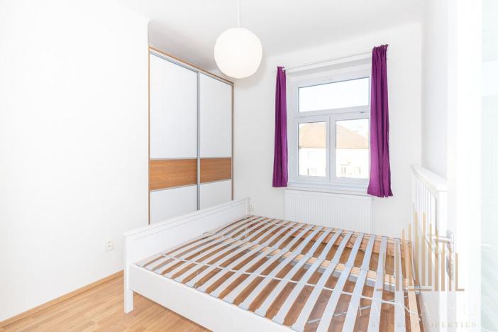 Pronájem bytu 2+kk, Praha - Vysočany, Novovysočanská, 39 m2