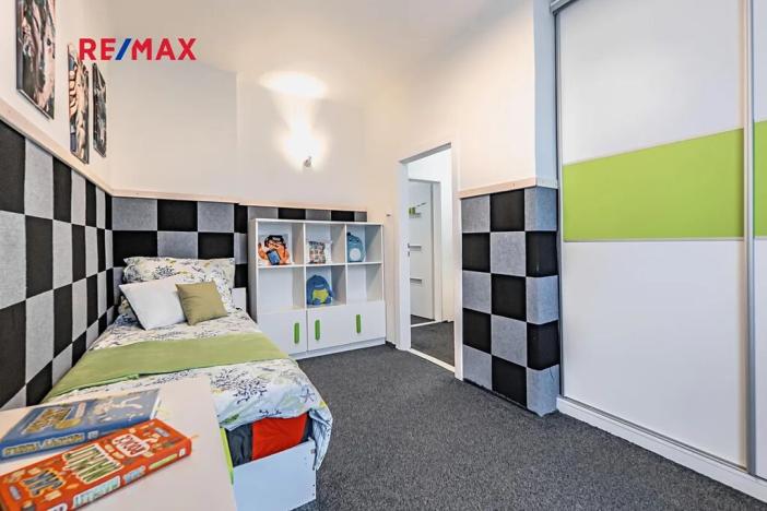 Prodej vícegeneračního domu, České Velenice, Komenského, 247 m2