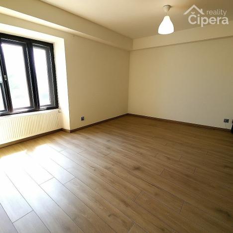 Pronájem bytu 1+1, Praha - Dubeč, náměstí U lípy svobody, 32 m2