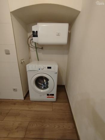 Pronájem bytu 1+1, Praha - Dubeč, náměstí U lípy svobody, 32 m2
