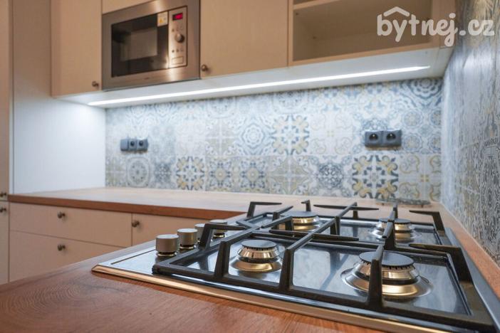 Pronájem bytu 2+1, Praha - Bubeneč, Puškinovo náměstí, 65 m2