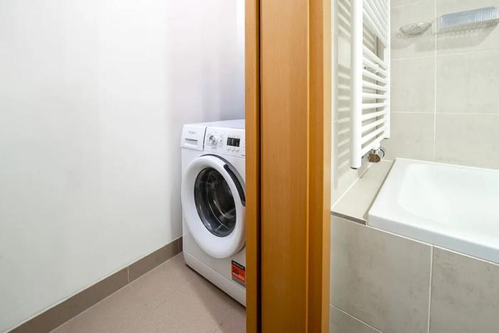 Pronájem bytu 1+kk, Praha - Žižkov, Ke kapslovně, 51 m2