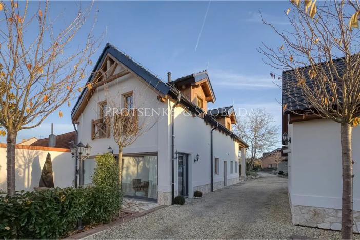 Prodej apartmánu, Lipí, 197 m2