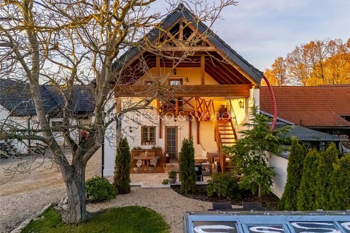 Prodej apartmánu, Lipí, 197 m2