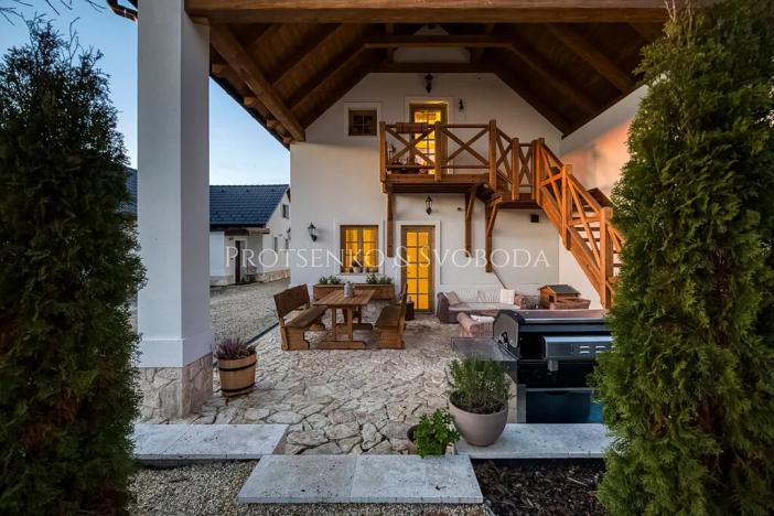 Prodej apartmánu, Lipí, 197 m2