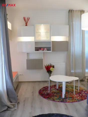 Pronájem bytu 1+kk, Praha - Malešice, Počernická, 42 m2