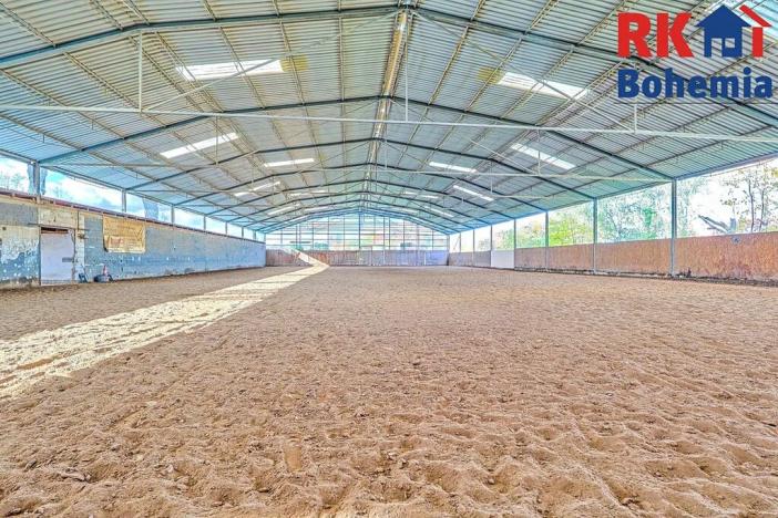 Prodej výrobních prostor, Břežany II, 3294 m2